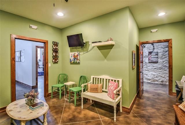 105 W Pearl St, Granbury, TX 76048